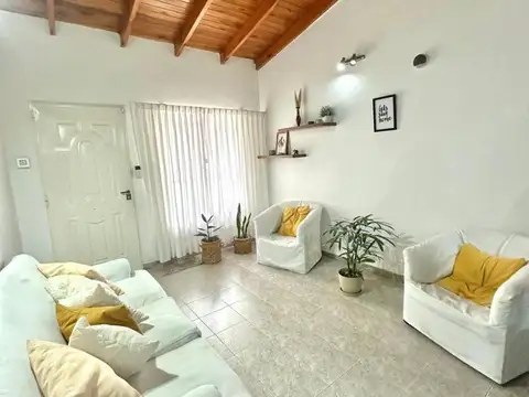 Casa 5 ambientes con 1 baño