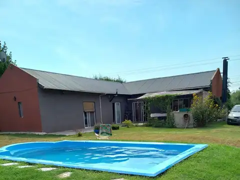 VENTA CASA 3 AMB PARQUE PILETA Y QUINCHO P. SAKURA