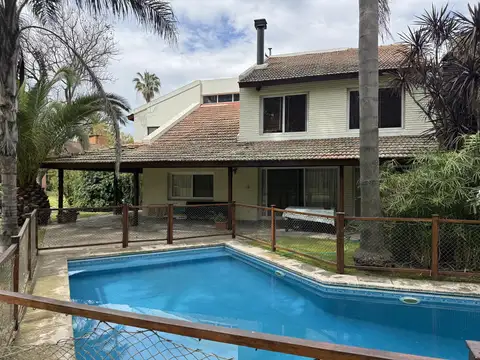 VENTA APTA CREDITO | Muy Buena CASA Frente al Golf | Country Los Horneros