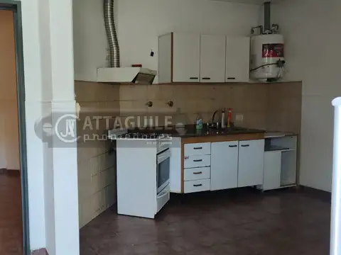 Casa - Alquiler - Argentina, Merlo - ALMIRANTE BROWN 300