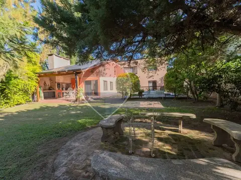 Casa 5 ambientes con 2 baños