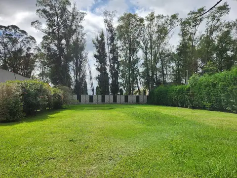 Lote en venta en Barrio Privado Los Pilares OPOR !