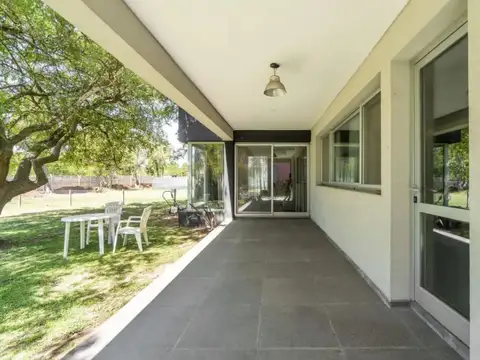 Casa 5 ambientes con 2 baños