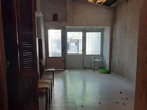 Casa 8 ambientes con 3 baños