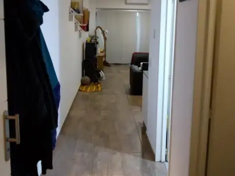 Departamento con cochera descubierta