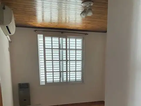 Cazón e/ Gral. Carlos María Alvear y Alvar Núñez al 2700