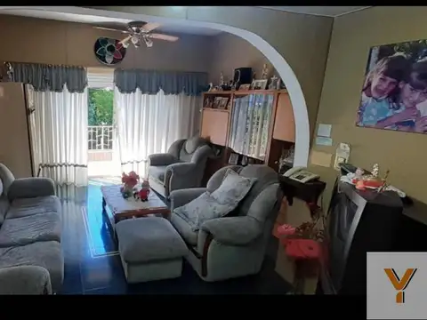 Casa 3 ambientes con 2 baños