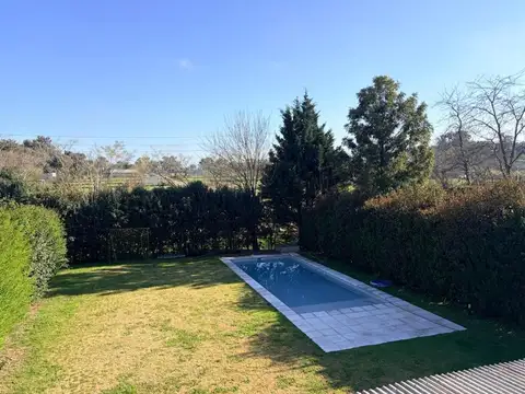 Casa 4 ambientes con 3 baños