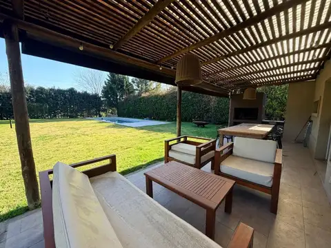 Casa en Alquiler en Pilar del Este - Santa Guadalupe, USD 1.600