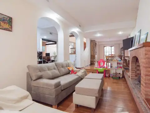 Casa 5 ambientes con 3 baños