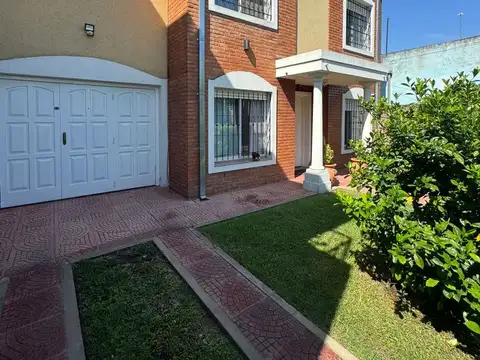 VENTA CASA 5 AMB CON QUINCHO COCHERA - HURLINGHAM