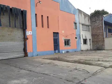 GALPON EN VENTA A MTS DE Pte. ILLIA.  Sobre calle Pringles a
