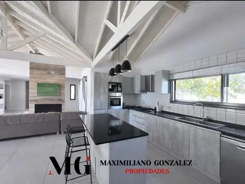 Casa 6 ambientes con 4 baños