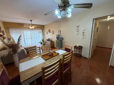 Departamento 4 ambientes con gran balcón