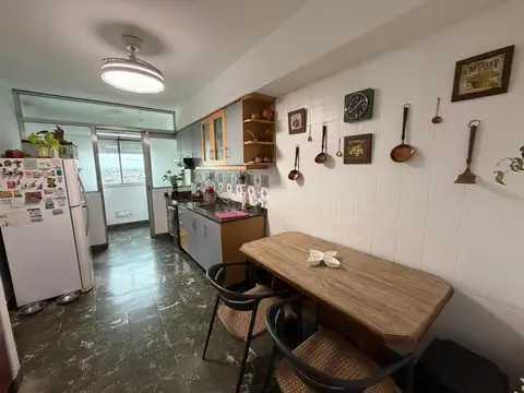 Departamento 4 ambientes con gran balcón