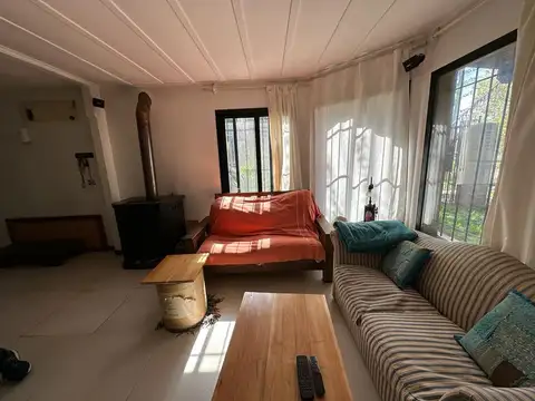 ¡Oportunidad! Casa con parque en el Barrio El Candil - Las Dalias  al 2300