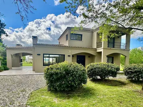 VENTA Casa 6 ambientes  Club de Campo El Nacional