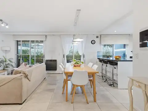 Venta Depto 4 Ambientes de Categoría con Patio Privado y Balcón Aterrazado en Villa Sarmiento