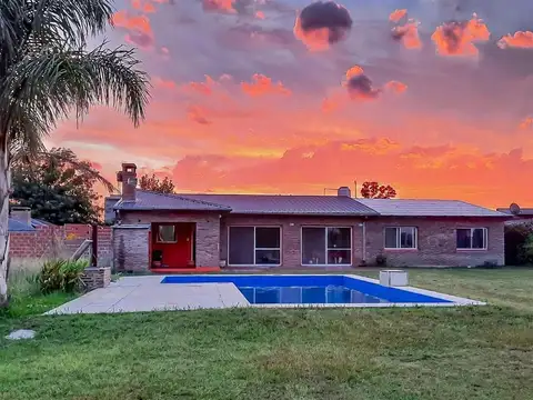 VENTA | PERMUTA - CASA 2 DORMITORIOS CON PILETA Y PARRILLERO - LUIS PALACIOS, SAN LORENZO