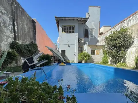 Venta de Casa 3 ambientes con pileta en Lanús Este!