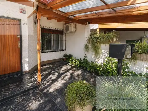 Venta - Casa de 4 ambientes en Villa Sarmiento - apto crédito - acepta permuta