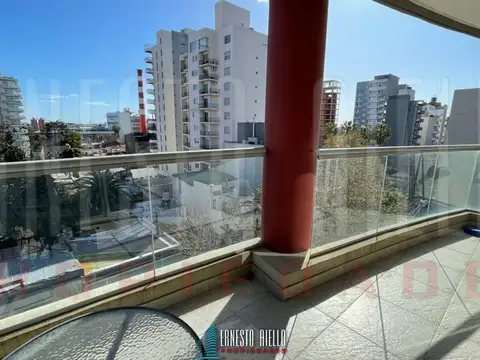 ALQUILER SEMIPISO 2 AMBIENTES CON SOLARIUM, PARRILLAS, COCHERA Y BALCON EN QUILMES.