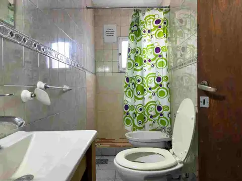 Casa 15 ambientes con 5 baños