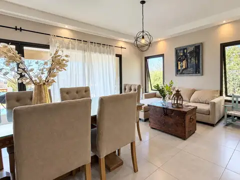 Casa 6 ambientes con 5 baños
