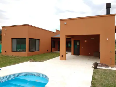 Casa en Venta con 3 cocheras