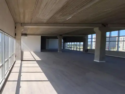 Oficina en Alquiler con 1 cochera