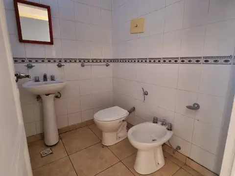 SE VENDE CASA DE 2 DORMITORIOS Y PATIO EN B. SUR