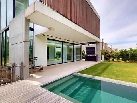 Casa en venta - 3 Dormitorios 4 Baños - Tigre