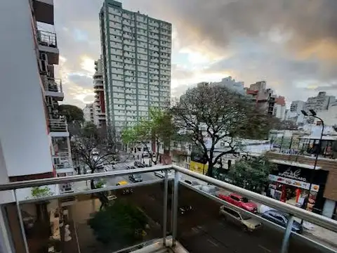 DEPARTAMENTO DE 1 AMB CON BALCÓN AL FRENTE-