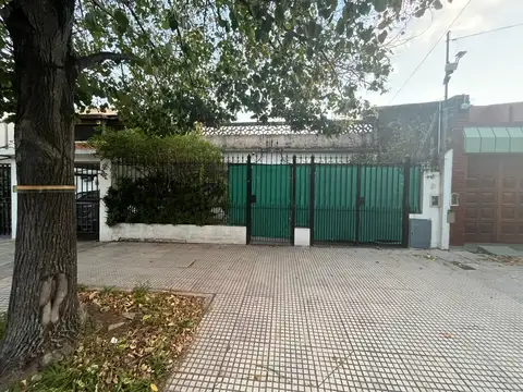 Casa 3 amb. en planta baja con fondo - VENTA