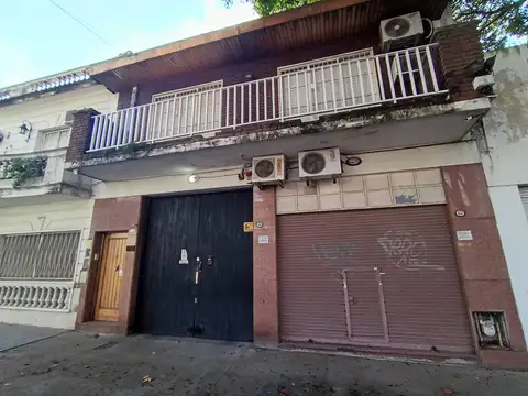 LOTE DE 8.66 X 26.18 CUENTA C/PISO 4 AMB. Y 1 LOCAL.