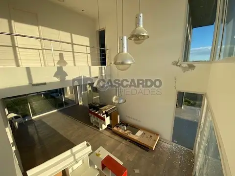 Casa en Venta con 4 cocheras