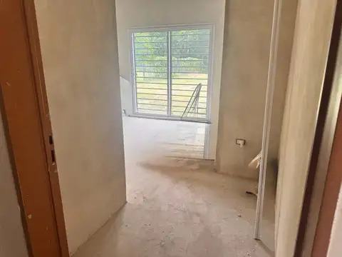 CASA 5 AMB VENTA A TERMINAR EL CAZADOR ESCOBAR