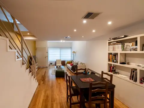 Casa 6 ambientes con 2 baños