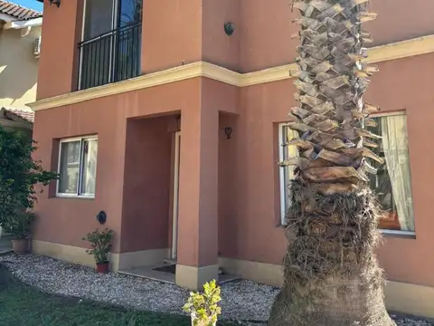 Casa de 2 plantas en el Barrio Cerrado Casas del Prado