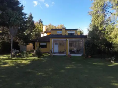 Casa en Venta con 2 cocheras