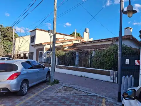 Av. Angel T. De Alvear 700