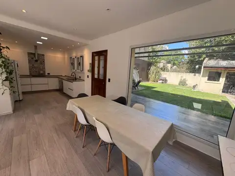 Venta Casa 4 amb Bella Vista OPORTUNIDAD