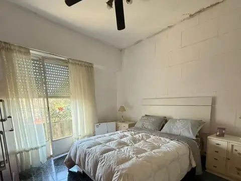 Piso 4 Ambientes Sin Expensas Frente con Balcon  (2° x esc)