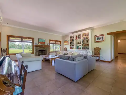 Casa en Venta en Loma Escondida, USD 395.000