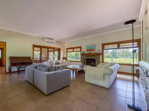 Casa 7 ambientes con 3 baños