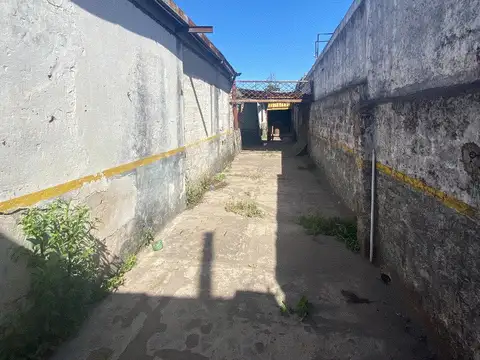 Local Comercial en terreno con mejoras -