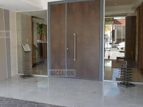 Venta cocheras descubiertas en edificio de categoría