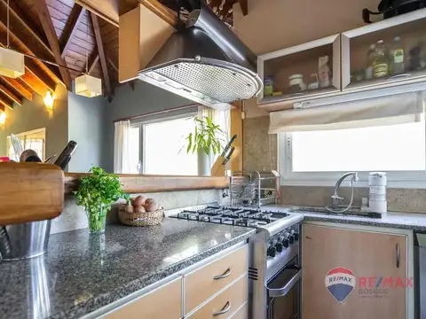 Casa en Alquiler con 2 cocheras