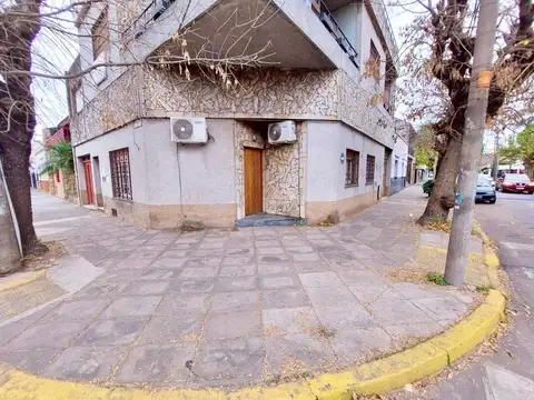 CASA 3 AMB con patio y cochera
