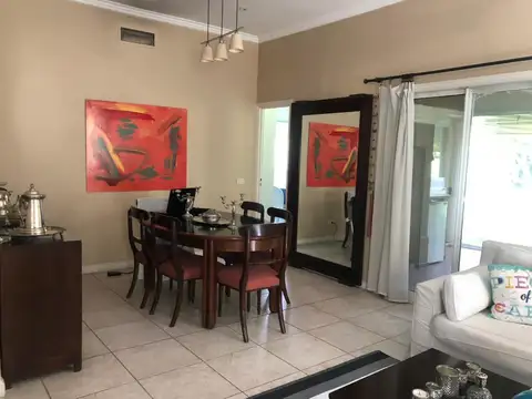 Casa en Venta en Los Angeles Village, USD 265.000